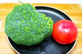 西兰花加西红柿，这种做法真解馋，我家一周吃3次，上桌汁都不剩视频封面