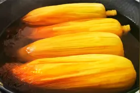 煮玉米只用清水煮就错了，多加2样调料，软糯香甜，营养不流失