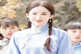 古力娜扎新造型曝光？民国服装更显精致，笑容甜成国民初恋视频封面