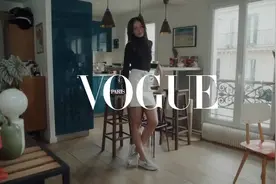 Vogue短片丨拜访香奈儿试装模特Amanda的巴黎公寓视频封面