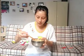 科目三考了6次补考一次1200，考驾照这么难？煮个鸡蛋面压压惊！视频封面