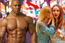 肌肉男赤膊出现在大街上时，路人的反应？老公赶紧捂住老婆双眼！视频封面