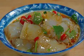 把淀粉倒進滾湯的開水中，出鍋瞬間變美食，勁道爽滑，太好吃了视频封面