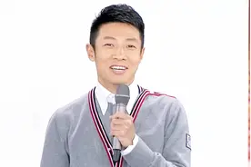 撒贝宁变身志愿者，上台助阵，导演：你放心的去吧！视频封面