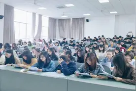 最近四川音乐学院合唱《说好不哭》火了，一点不输原唱，太好听了