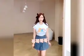 美女让我摸她的手，我说男女授受不亲，她却说我为什么摸她闺蜜手视频封面