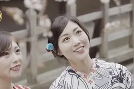 在日本穿和服真的不能穿内衣吗？镜头拍下美女穿和服全过程！视频封面
