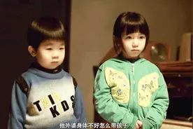 姐姐为了弟弟能上学，放弃学业出去打工，一部感人电影视频封面