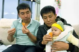 农村兄弟手足情深，哥哥去看望弟弟，哥弟俩难得一聚视频封面