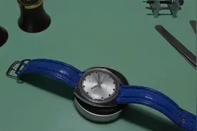 旧货摊5块钱淘到欧米茄海马系列旧表，打开翻新后发现中奖了！视频封面