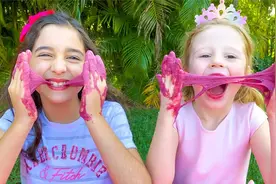 小女孩总喜欢和爸爸开玩笑，可每次都不知分寸，最后被爸爸教育了视频封面