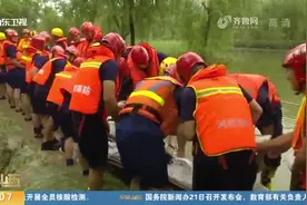 开封一河道出现决口，山东消防、河南消防、市民运沙袋，合力封堵视频封面