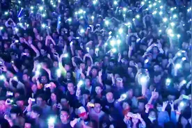 逃跑计划2013上海迷笛音乐节《夜空中最亮的星》视频封面