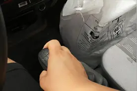 面包车打燃火挂不上挡熄火就可以挂上，朋友们遇到过这种情况吗？