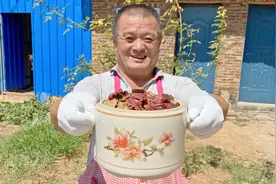 自家养的下蛋老鸭子，炖上极品海鲜干货，做月子都没吃这么补的