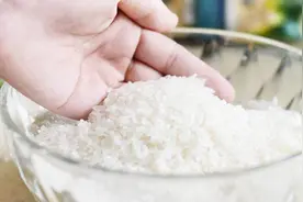 枕头底下放一把大米，太厉害了，10个人有9个都需要！视频封面