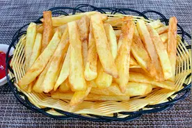 炸薯条裹面粉就错了！教你汉堡店不外传配方，金黄酥脆不回软真香视频封面