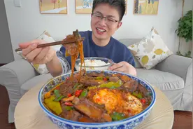 弄点排骨和五花肉，煮一锅川味大乱炖，天冷了吃得嗷嗷香视频封面