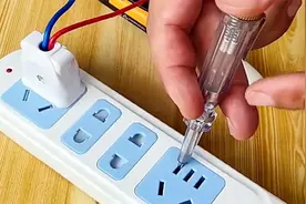 灯关了火线仍然带电，奇葩故障，电到底哪来的？很多电工搞不明白视频封面