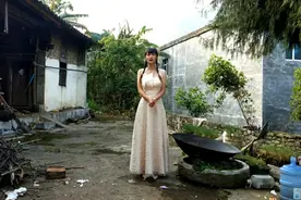 闺蜜结婚，请安美去当伴娘，打算穿这身礼服是不是有点抢风头了