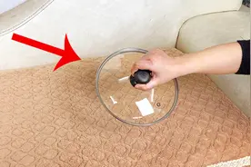 很多人都不知道，使用锅盖，几分钟就能轻松清洁沙发地毯，涨知识视频封面