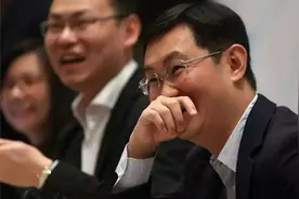 你还在相信“白手起家”？看这四位首富的父亲，瞬间什么都明白了视频封面