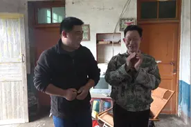 网友给聋哑大叔捐赠500元，今天给他送过去，大叔激动的像个孩子视频封面