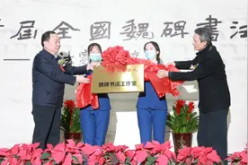 书法现场:云冈杯首届全国魏碑书法双年展活动走进大同三中视频封面