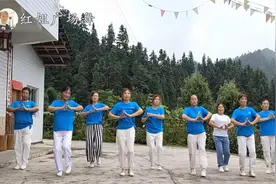 人过50健康最重要，每天开开心心的一起玩，快快乐乐的一起健身视频封面