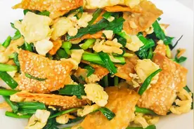 咸香酥脆的韭菜鸡蛋炒烧饼，做法如此简单，快试一下吧