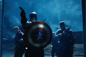 热门英文曲《Way Back》配上美国队长的画面，旋律优美，嗓音醇厚