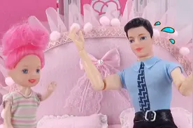 爸爸真胆小！生病了却害怕吃药，连女儿都笑话他 #玩具计划#视频封面