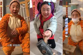 搞笑短剧：小青拿锤子砸虎妈手上，还脱下自己袜子堵虎妈嘴上视频封面