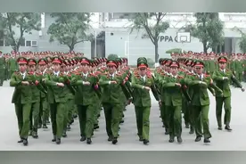 越南警察队列操练，相比军人还有进步空间视频封面