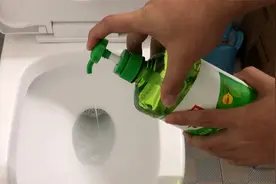 每次往马桶挤一滴洗洁精，上厕所再也不怕脏不怕臭，回家立马试试视频封面