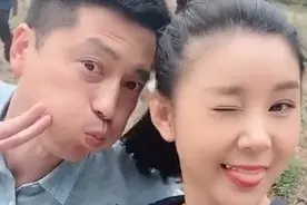 王雷李小萌合体秀恩爱，隔空亲亲甜蜜爆表，网友却说像父女视频封面