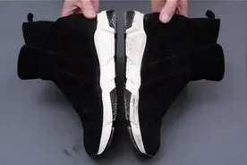 白鞋边脏了别用水擦，鞋店老板教我绝招，鞋边污渍一擦就掉，厉害