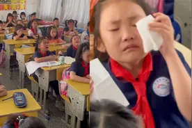 场面失控！湖北一班小学生看忠犬八公哭到停不住，老师用蛋糕哄好视频封面