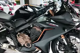 2022款本田CBR650R跑车，四缸动力，配ABS，油耗4.6，重点是售价视频封面