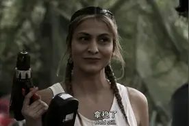 美剧：鹿角居然可以当手用？话还没说完美女就掏出电钻，小伙慌了视频封面