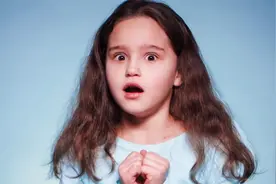 问100个小孩：你有喜欢的人吗？童言无忌，小朋友竟然说她结婚了