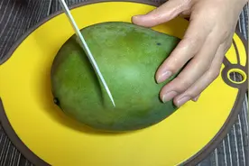 2种芒果新切法，不削皮不脏手，吃着方便，造型美观，待客真有面视频封面