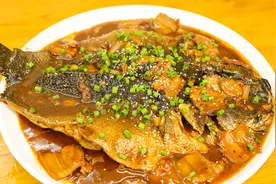 一条黑鱼配上一斤五花肉，加一罐啤酒炖一锅，在冬天吃可暖和视频封面