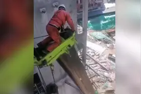 1天1千你敢接吗？师傅坐100米吊车顶作业，网友：拿生命开玩笑视频封面