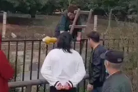 大连一小区烂尾8年 业主维权未果住进没水没电没电梯的毛坯房视频封面