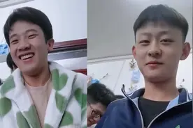 男生向老师“撒娇”安排他和好友同桌，老师同意后，俩人表情亮了视频封面