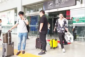 去潍坊南苑机场接机，比想象中大很多，很遗憾没能见到飞机视频封面