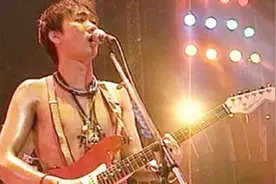 致敬黄家驹！10国语言唱《喜欢你》，你知道我们有多怀念你吗？视频封面