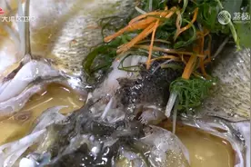 广东大厨教你制作油盐蒸和顺鱼，味道一流鱼肉爽滑可口哦