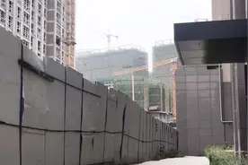 西安一小区竟挖出西汉贵族墓！挖掘后难回填，住户：很受惊视频封面